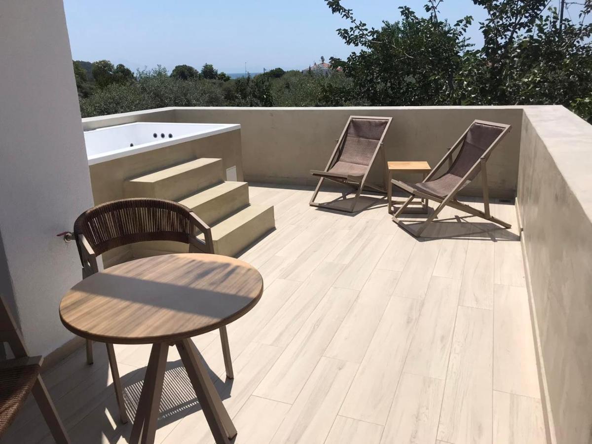 פוטוס Azzure Luxury Suites מראה חיצוני תמונה