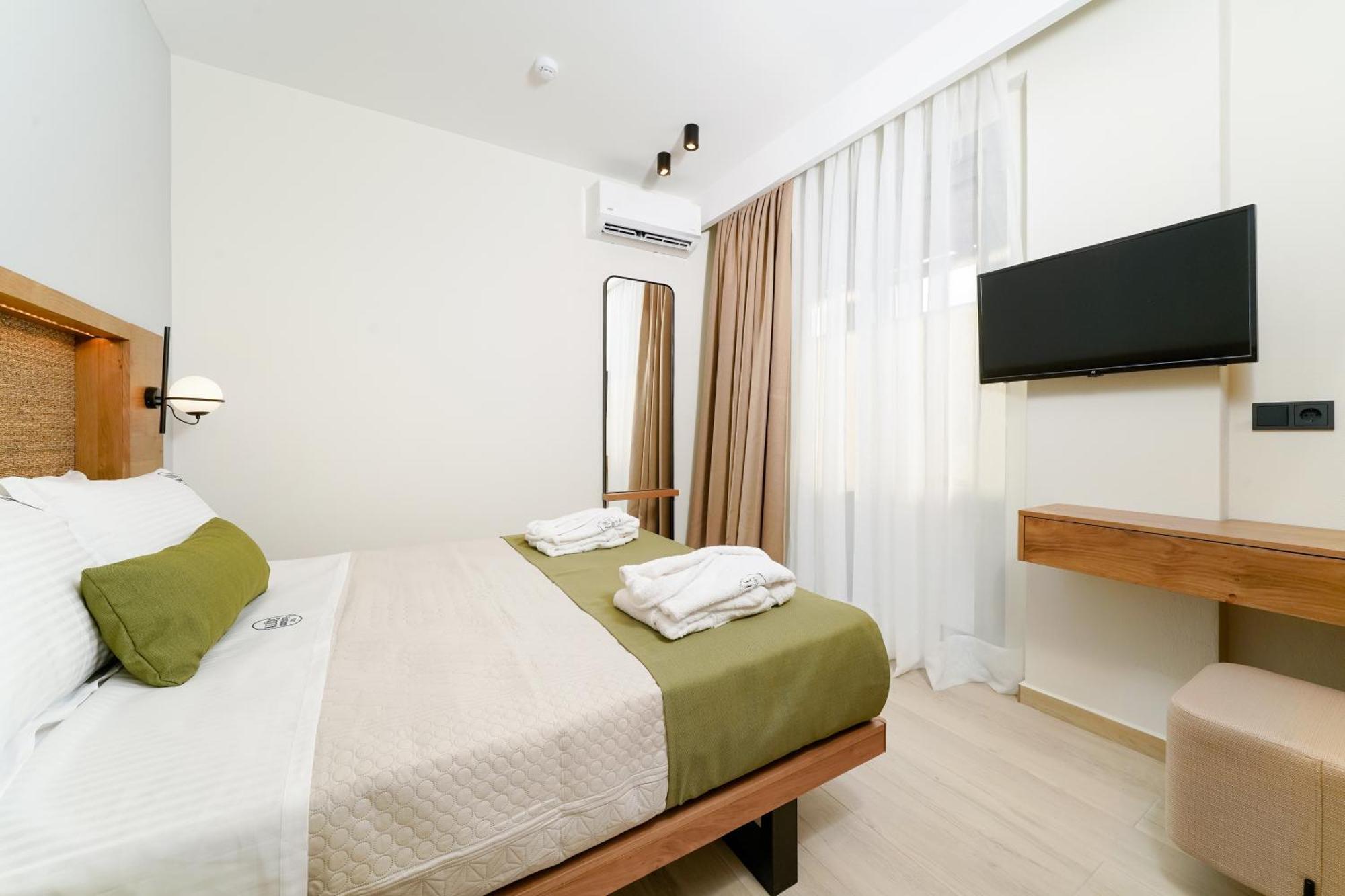 פוטוס Azzure Luxury Suites מראה חיצוני תמונה