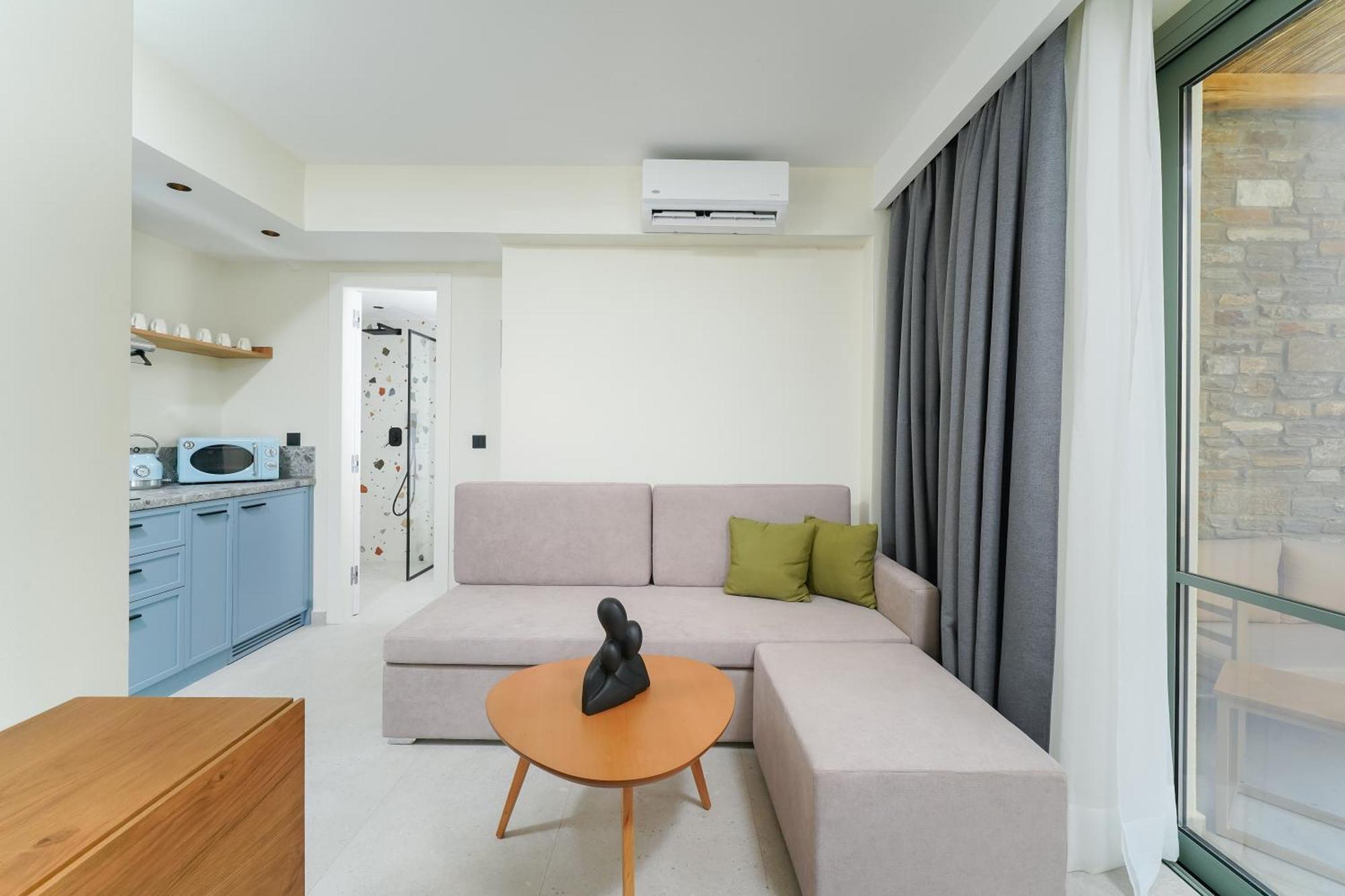 פוטוס Azzure Luxury Suites מראה חיצוני תמונה