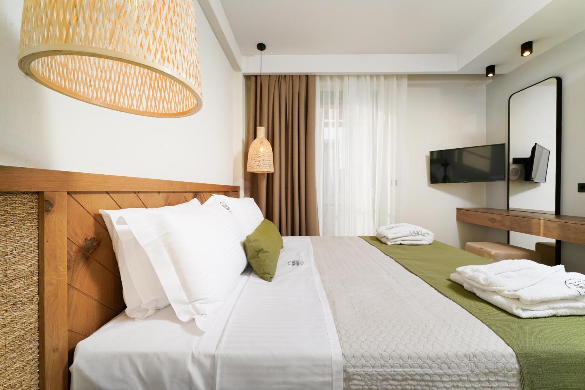 פוטוס Azzure Luxury Suites מראה חיצוני תמונה