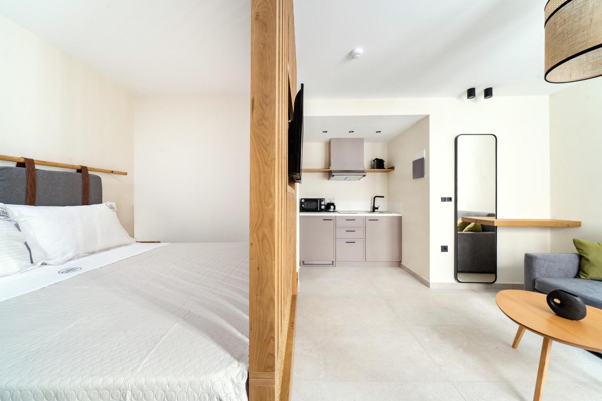 פוטוס Azzure Luxury Suites מראה חיצוני תמונה