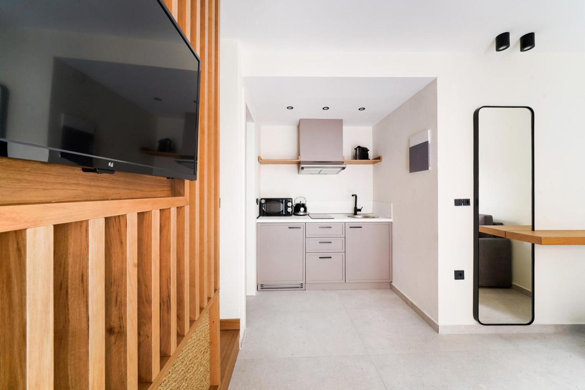 פוטוס Azzure Luxury Suites מראה חיצוני תמונה